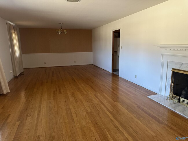 Building Photo - 102 Jones Valley Dr SW