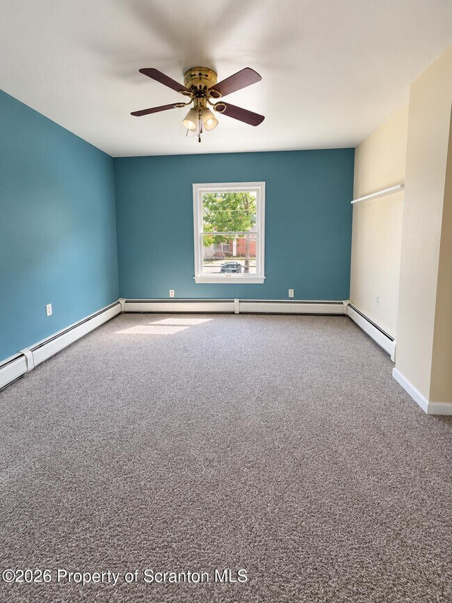Building Photo - 1533 Ross Ave