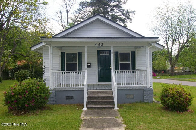 Primary Photo - 462 Snow Hill St