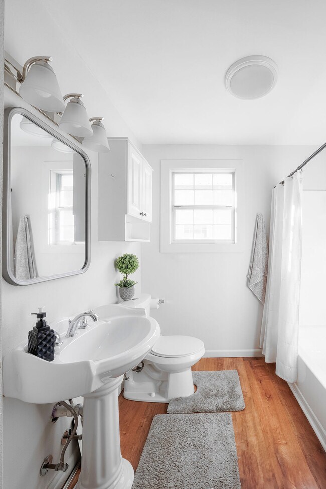 Building Photo - 3828 Derbigny St