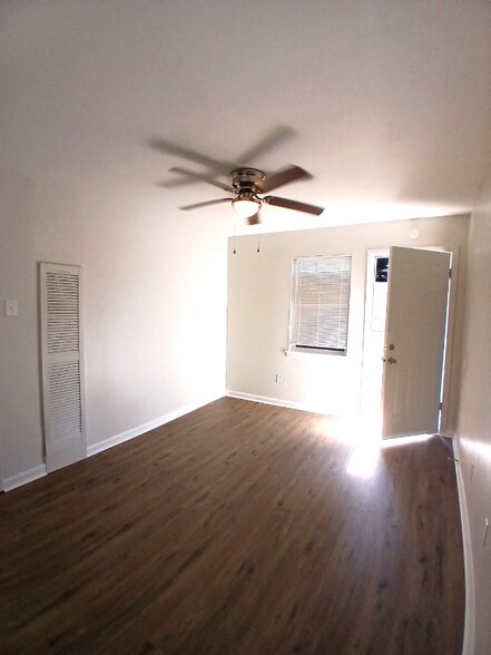 Building Photo - 1058 Poplar Ave
