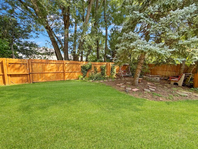 Building Photo - 714 Walnut Ln