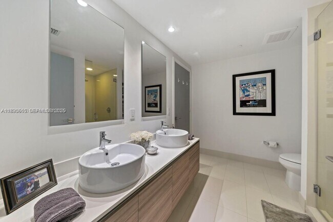 Building Photo - 121 NE 34th St