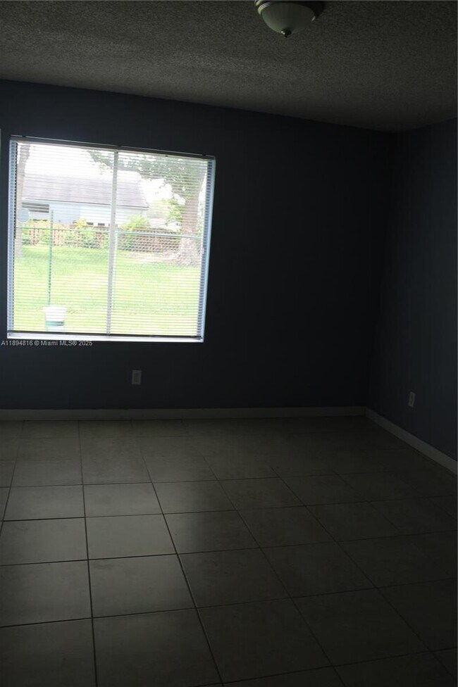 Building Photo - 10420 SW 158th Ct