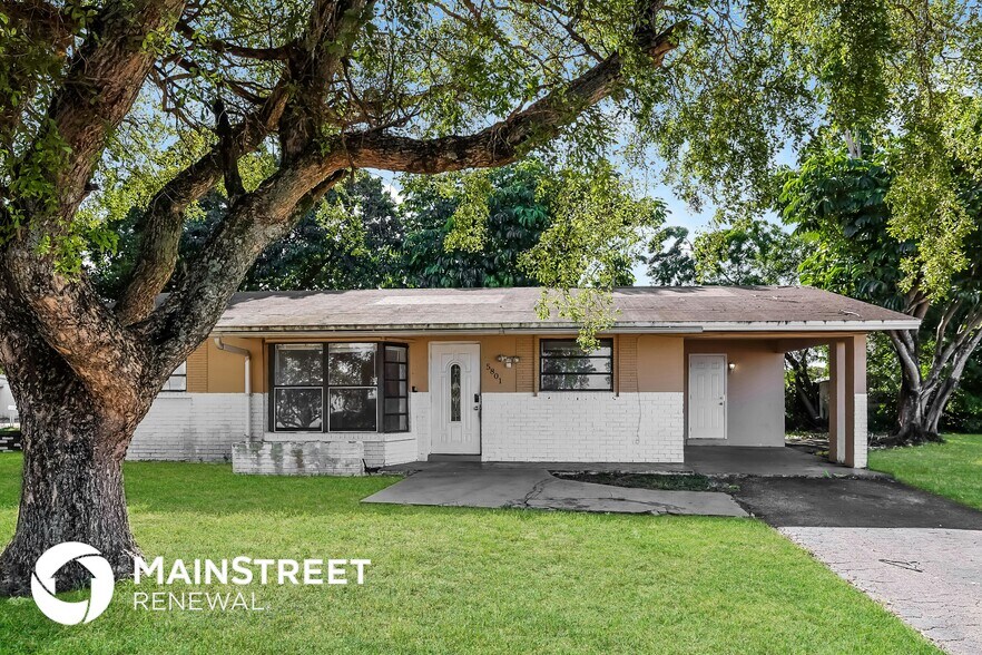 Primary Photo - 5801 Royal Palm Blvd