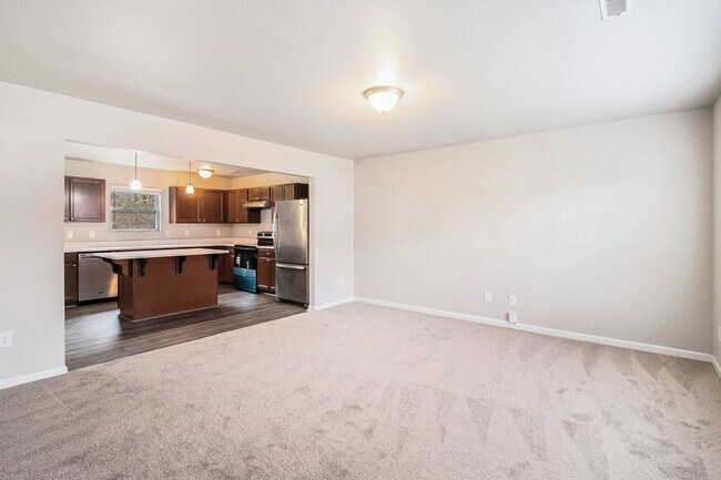 Building Photo - Newer Home near Outstanding Schools!