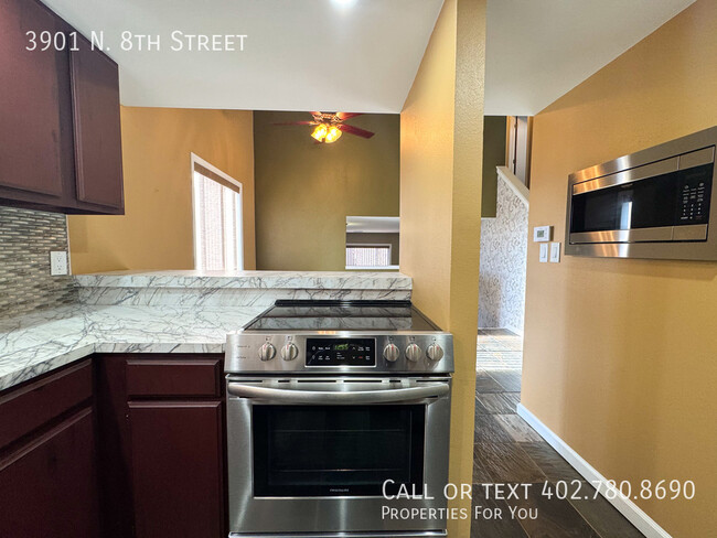 Building Photo - Fully remodeled townhome for rent!