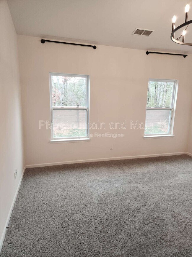 Building Photo - 299 Ridgeview Ln