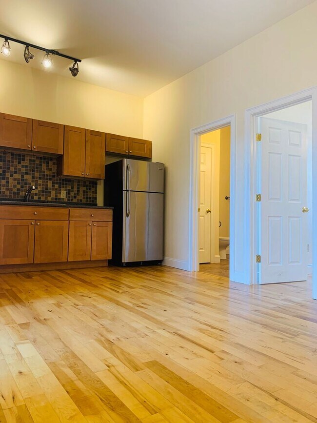 Building Photo - 51 N Champlain St