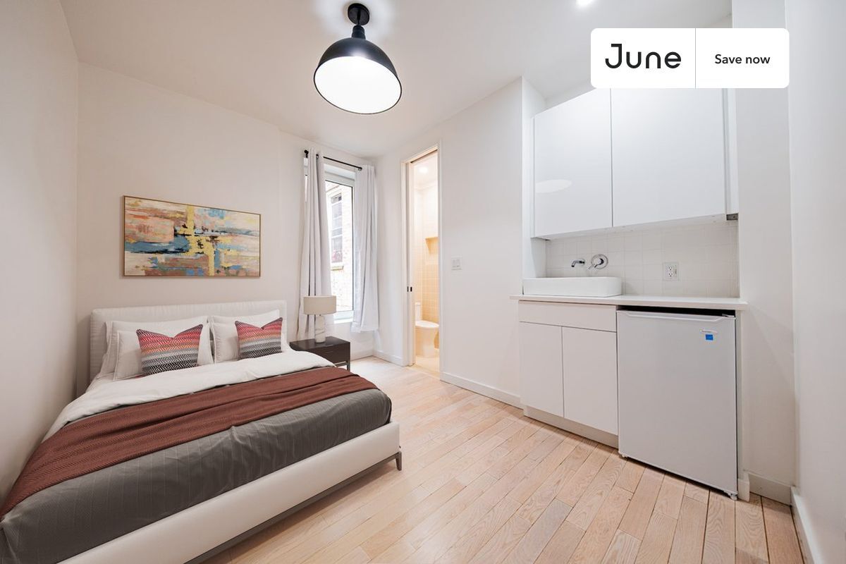 Building Photo - 624 E 17th St