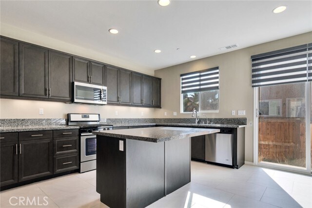 Building Photo - 4959 Camarillo Ln