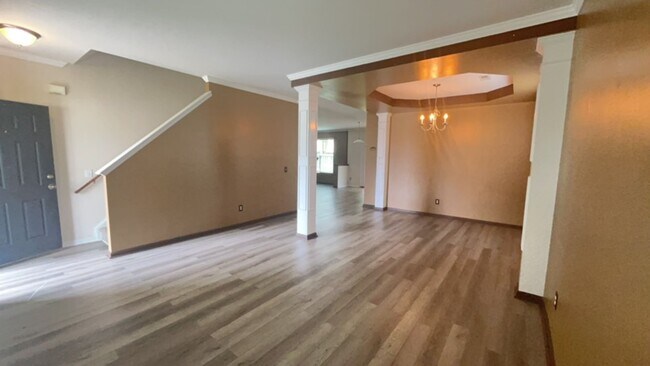 Building Photo - 4 Bedroom 2.5 Bath Home Located In Buckshi...