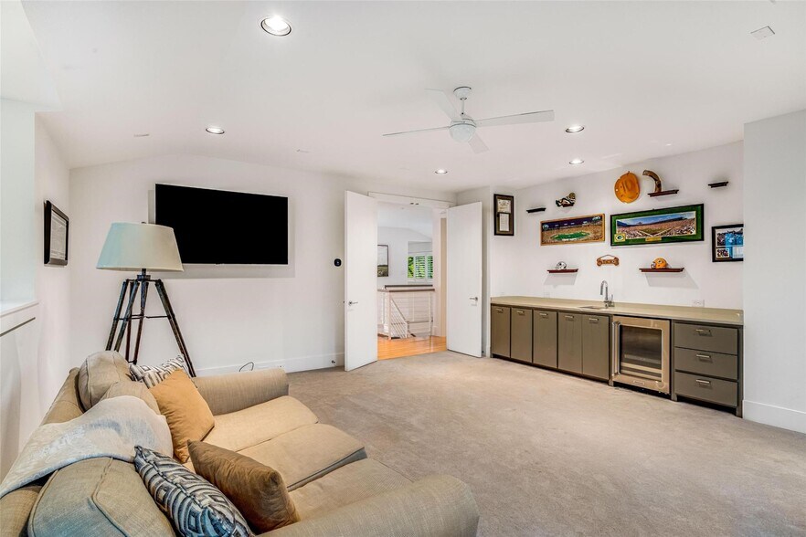Building Photo - 5624 Melshire Dr