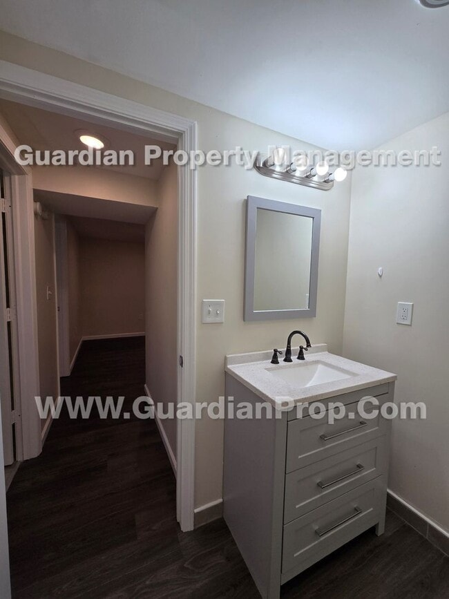 Building Photo - SxS duplex Available now! LVP flooring throughout, independent living areas each W/ full kitchen ...