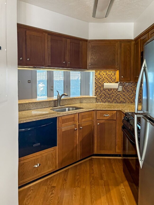 Building Photo - Updated 2-Bedroom Home in Henrico with Pat...