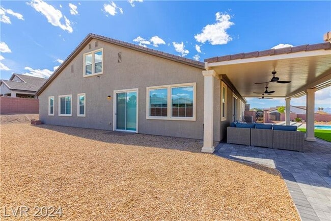 Building Photo - Elevated Desert Living with Strip & Mountain Views – Fully Furnished 6-Bedroom Retreat!