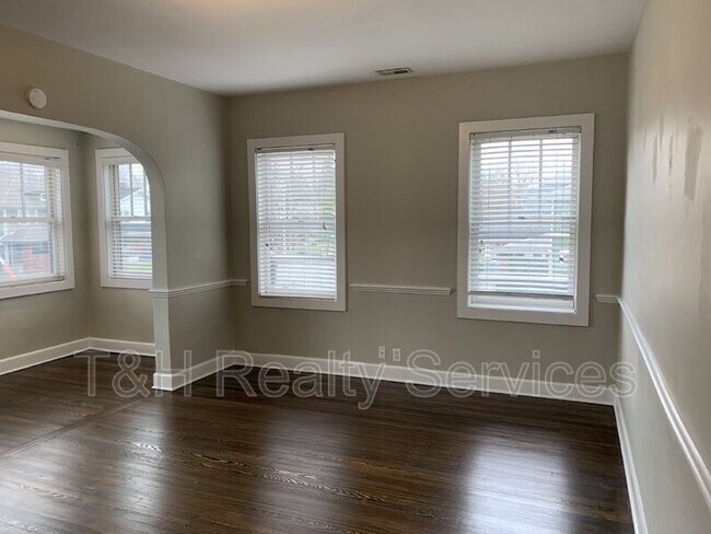 Building Photo - 4842 N College Ave