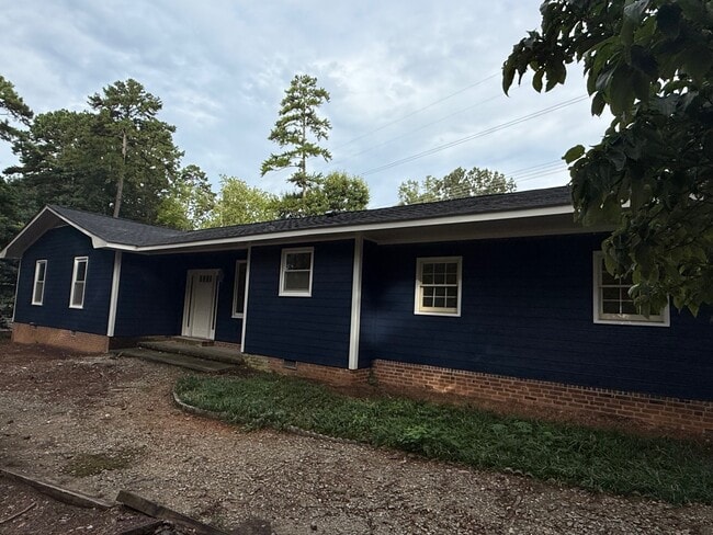 Building Photo - 1208 Lorimer Rd
