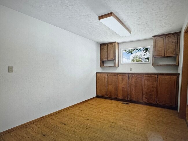 Building Photo - 1420 N Mesa Rd