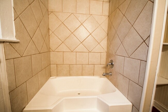 Building Photo - 1727 Nolan St