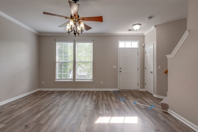 Building Photo - Beautiful Lenox Village Townhome!