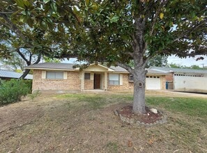 Building Photo - FOR LEASE!!