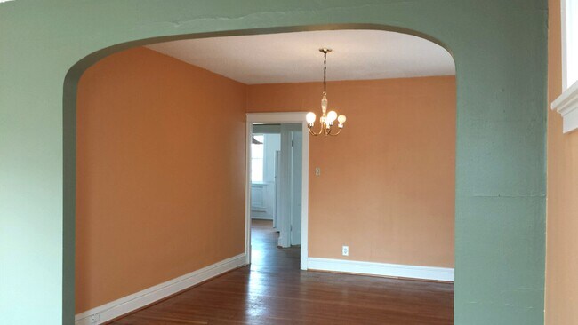 Building Photo - 4563 Shenandoah Ave