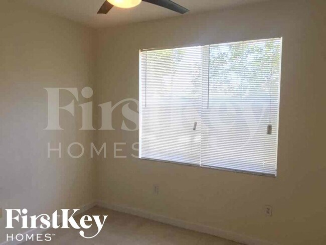 Building Photo - 11912 SW 126th Ln