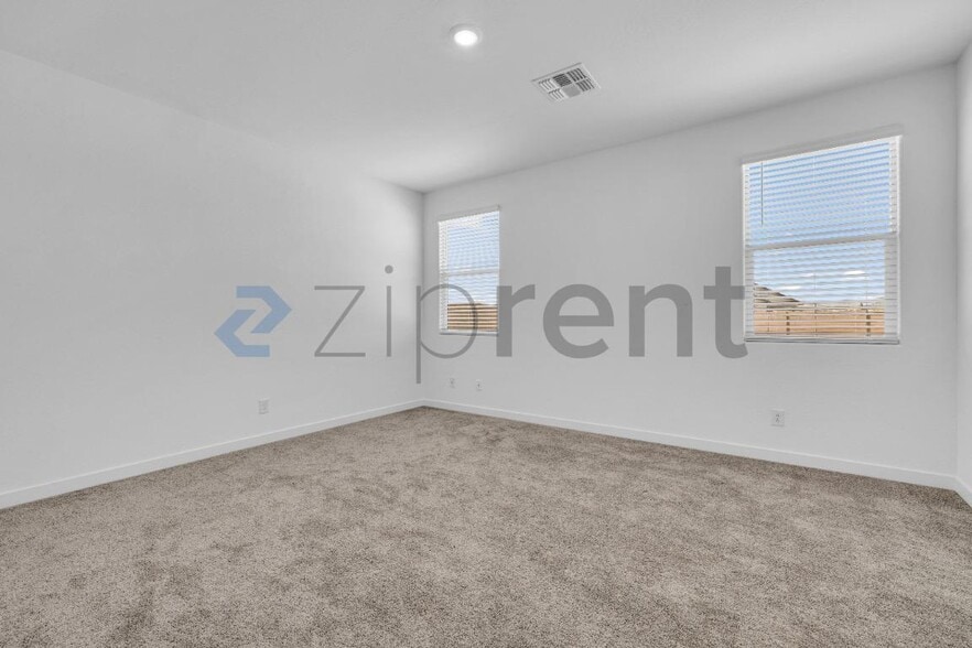Building Photo - Unit