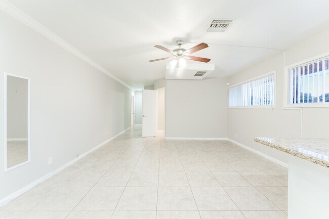 Building Photo - 831 E Palmetto Park Rd
