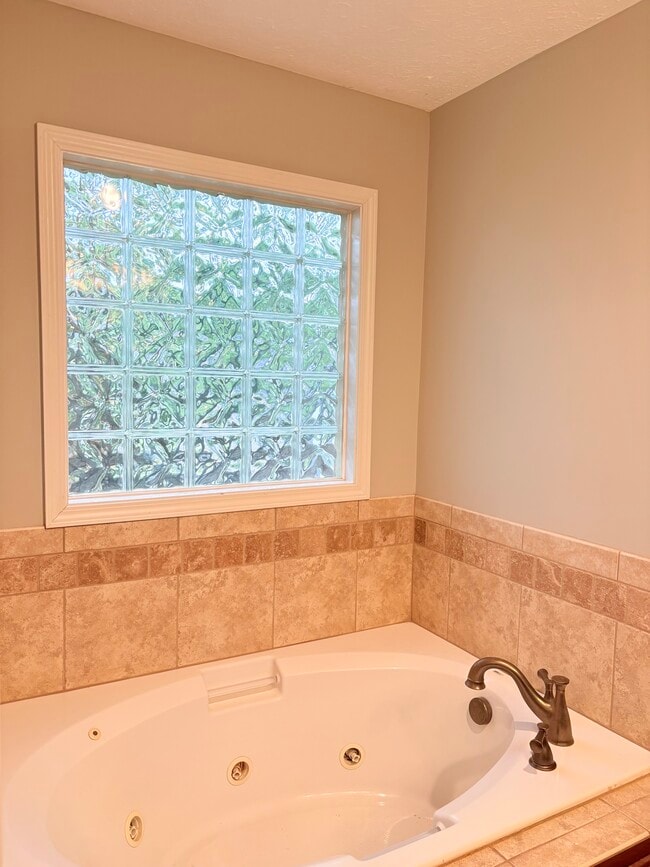 Building Photo - 3372 Fair Oaks Cir