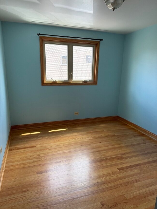 Building Photo - 8841 N Chester Ave
