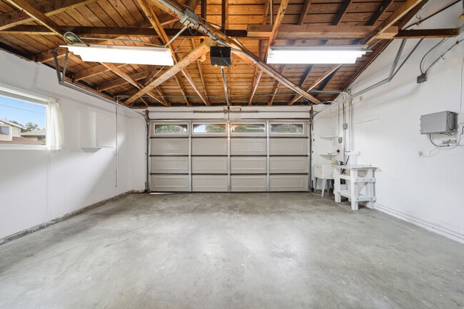Building Photo - 2118 Ernest Ave