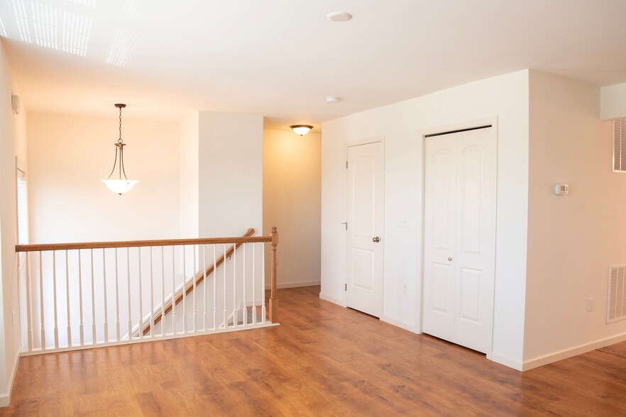 Building Photo - 635 Winding Ln
