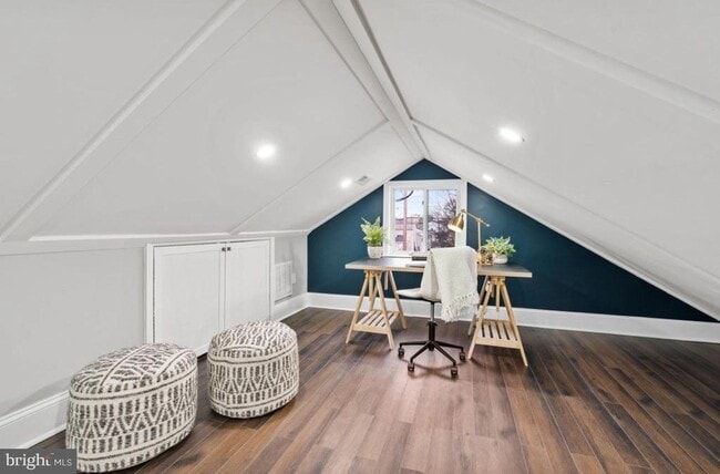 Building Photo - 612 44th St NE