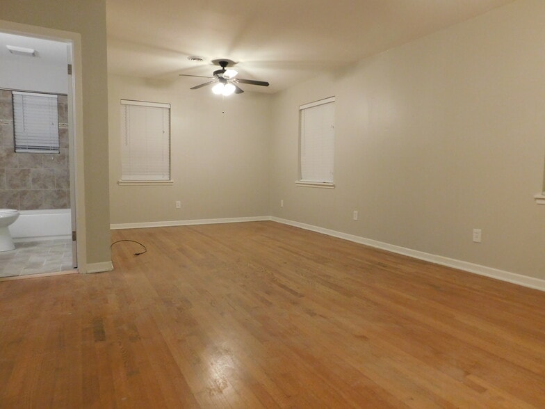 Building Photo - 2500 Morningside Dr