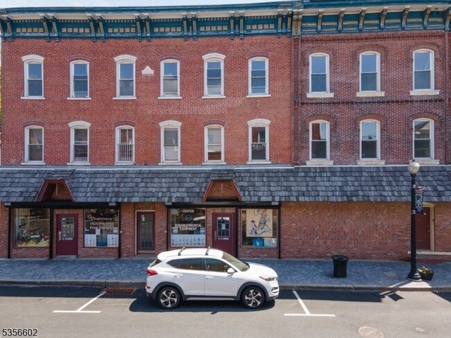 Building Photo - 36 E Main St