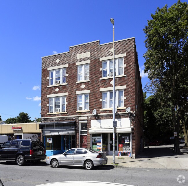 Building Photo - 691-693 Main St