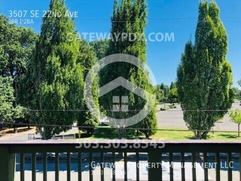 Building Photo - 3507 SE 22nd Ave