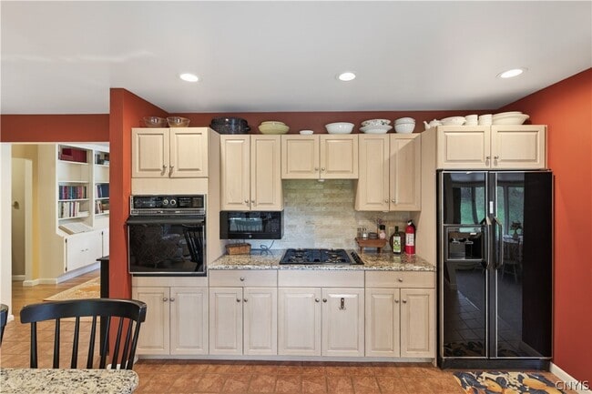 Building Photo - 3862 State St