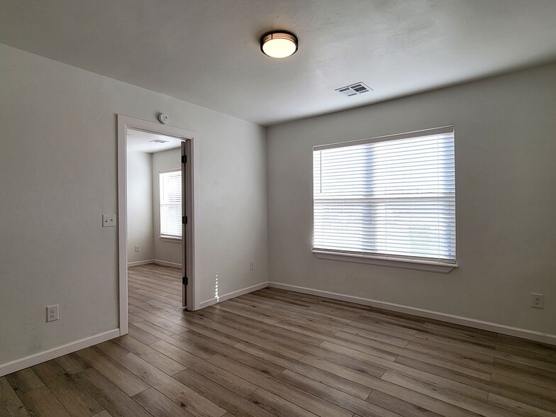 Building Photo - 4701 N McKinley Ave