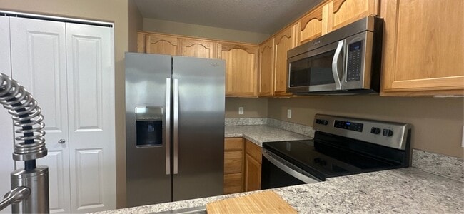 Building Photo - 215 Pioneer Dr