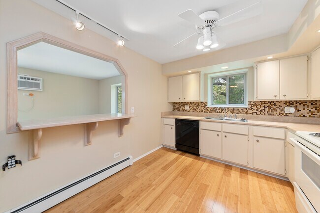 Building Photo - 2392 Abbeywood Dr