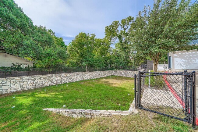 Building Photo - 3809 Valley View Rd