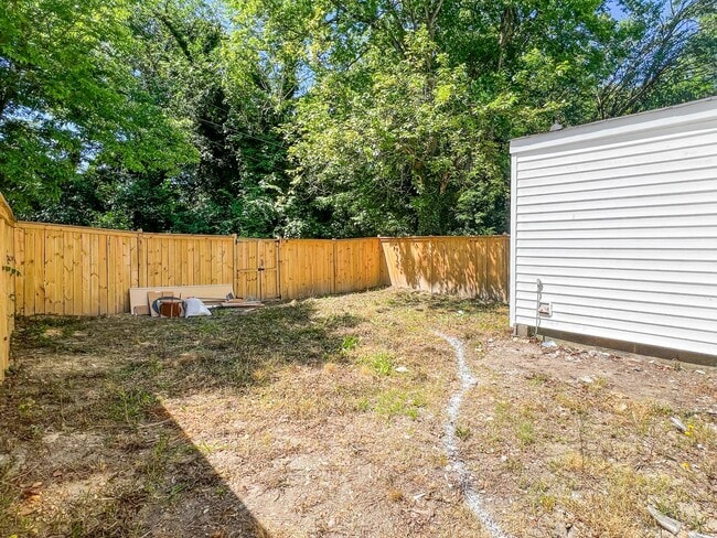 Building Photo - Renovated Oakwood Gem with Modern Amenitie...