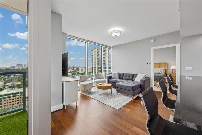 Building Photo - 300 Bowie St