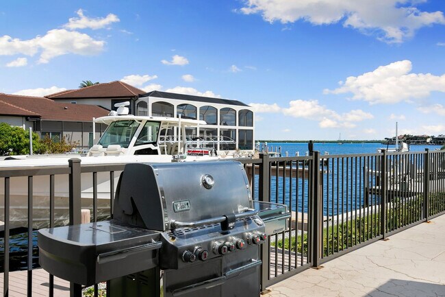 Building Photo - 874 Magnolia Ct