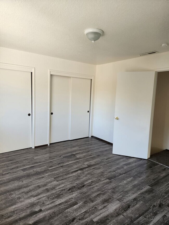 Building Photo - 1313 Claus Rd