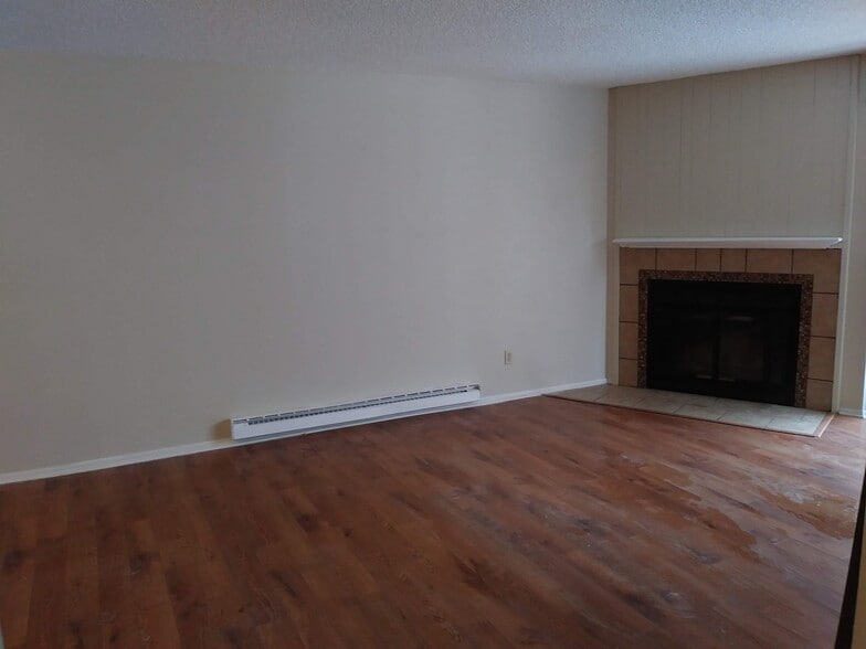 Building Photo - 14852 E Kentucky Dr