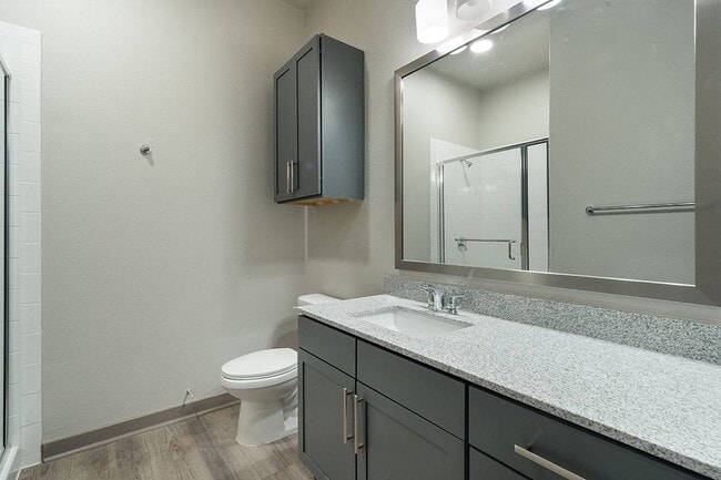 Stellar Plus 1x1 Bathroom - Northside Apartments